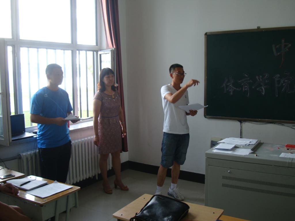 监票人清点到会党员数量